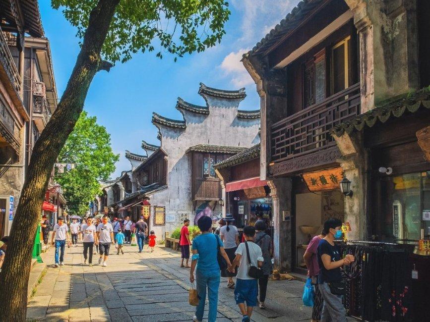 人潮涌动！游客凌晨落地海口美兰机场，感叹：人比往年更多